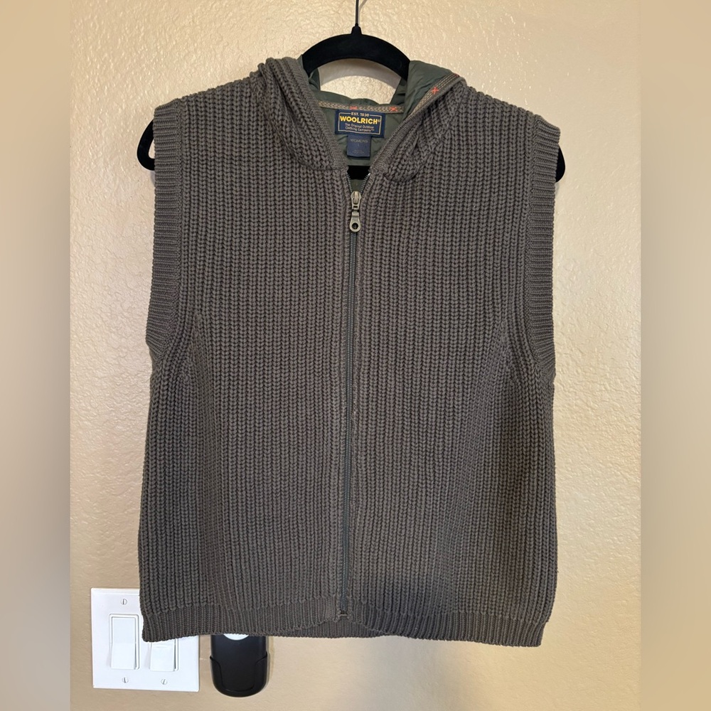 Sage Green Woolrich Women’s Hooded Sweater Vest sise large